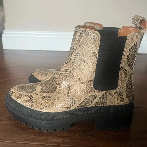 Lucky Brand pull on ankle boots- Snakeskin print size 9.5- NWOT - Picture 1 of 11